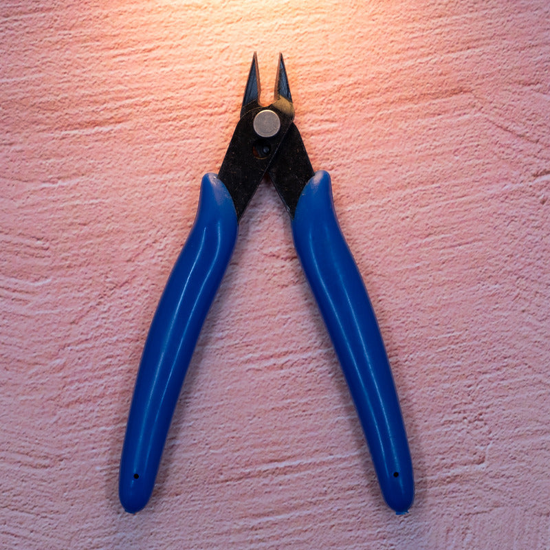 Prism Studio - Chromatools - Metal Snippers